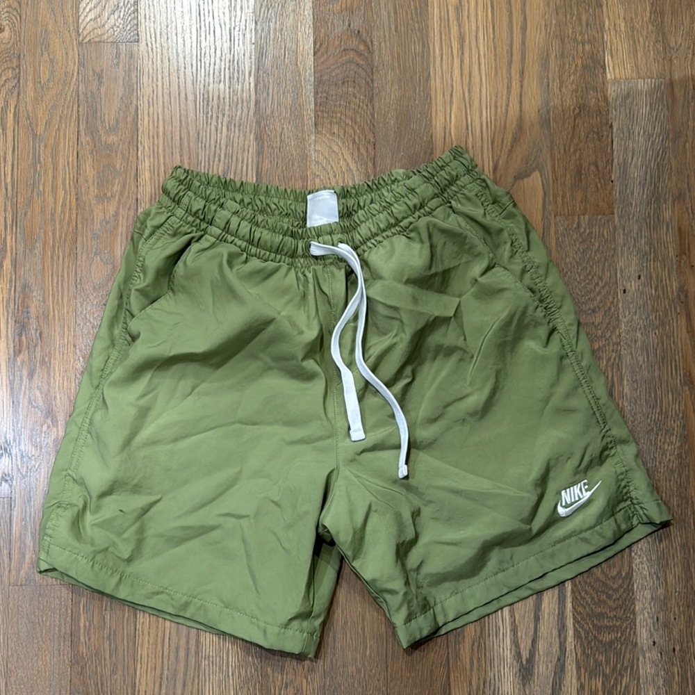 Nike Green Athletic Shorts Lightweight Elastic Waist